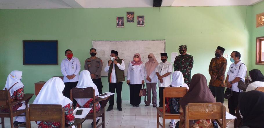 Vaksinasi dosis 1 untuk Yayasan Perguruan Taman Siswa dengan didampingi Wakil Bupati 